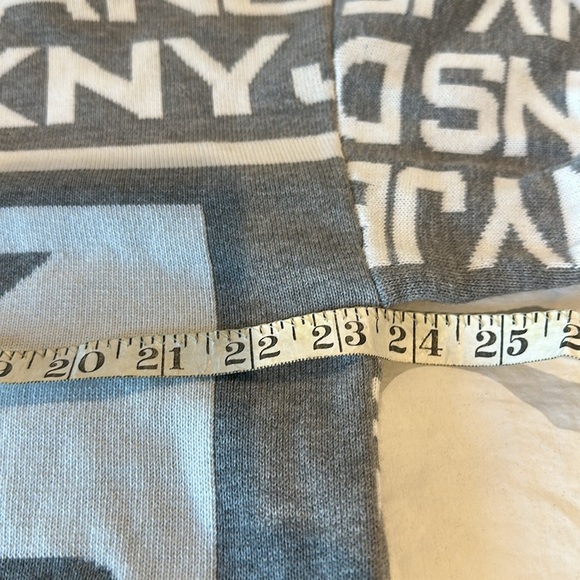 NWT DKNY Women’s Crop Gray White XL Sweater - Picture 8 of 9